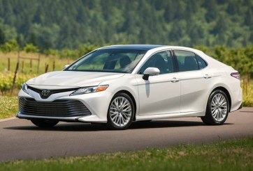 Toyota Camry đời cũ 'xả hàng', giảm giá gần 80 triệu đồng
